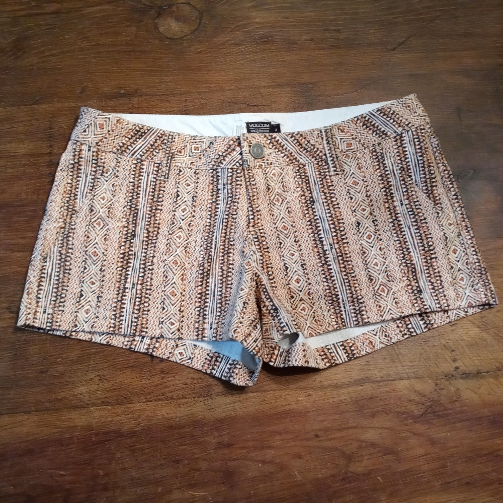 Volcom Short Shorts In Pattern Size 3 - image 1